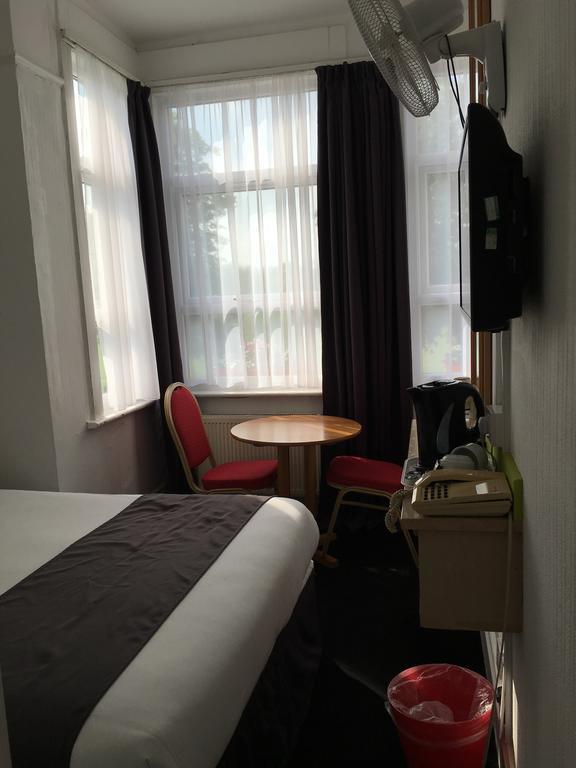 Clapham South Dudley Hotel London Bagian luar foto